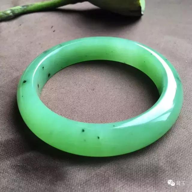 碧玉和岫玉哪个价值高一些,碧玉是否有价值