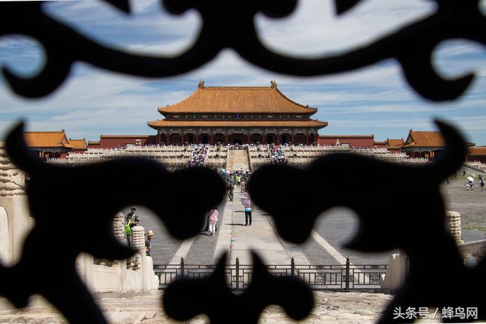 腾龙变焦镜头18-4,腾龙新18-400mm大变焦镜头