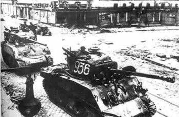 苏军攻打柏林时的激烈场面,苏联占领柏林后的罪行