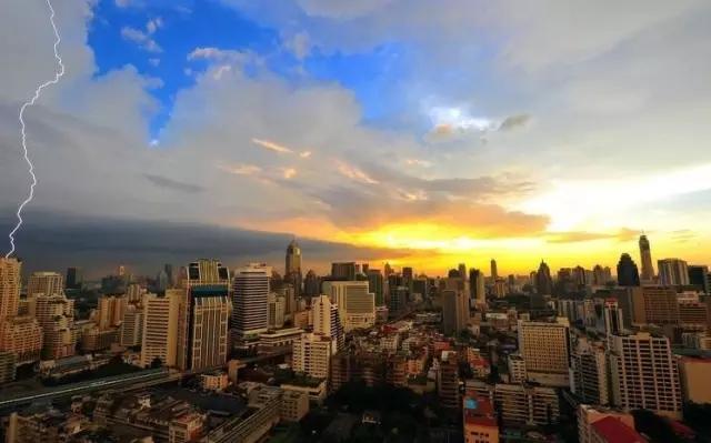 刘强东感恩回馈卡片,刘强东的小金卡怎么样了