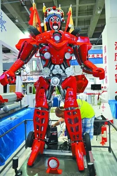 能钓鱼会弹琴，能画画还会变脸，全球最牛机器人都来了！约吗？