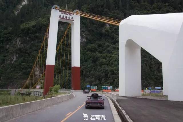 开辆超跑去*藏西**！最后看看几百万的奥迪R8破成啥样了？