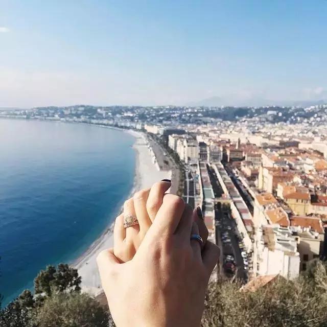 他的朋友圈里都是她,你的朋友圈全是她的照片