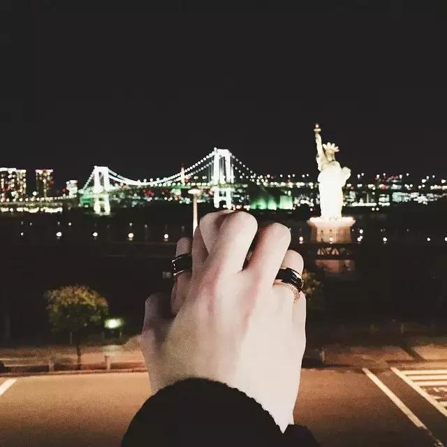 他的朋友圈里都是她,你的朋友圈全是她的照片