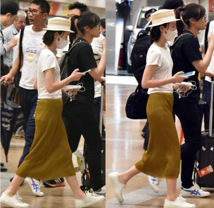 周冬雨中餐厅被路人围观,周冬雨上海国际电影节路人视角