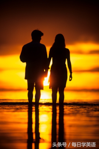 某人对你有意思？不要错过这5种迹象