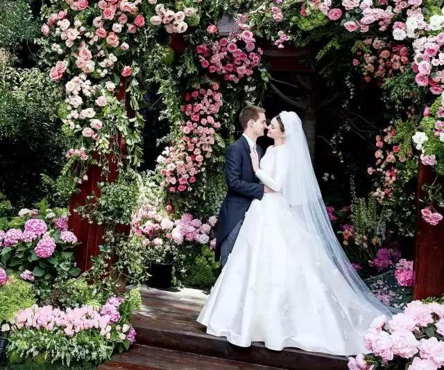 维密米兰达可儿美妆,维密超模米兰达可儿化妆直播