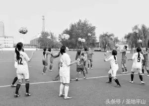 老区绿茵场铿锵“卓雅花”——走近河北平山中学女子足球队