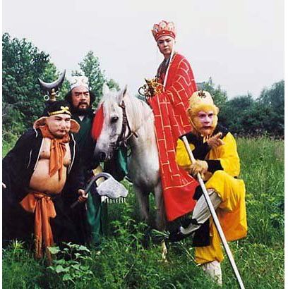 六小龄童猪八戒敢问路在何方,六小龄童猪八戒现在多少岁