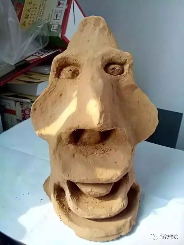 义马“泥人周”，酷爱普通红胶泥，烂泥巴塑出憨态可掬小泥人！