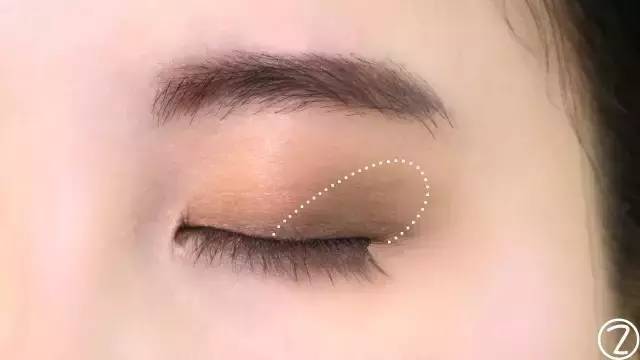 一个内双一个多眼皮眼妆教程,适合单眼皮内双眼妆正确画法