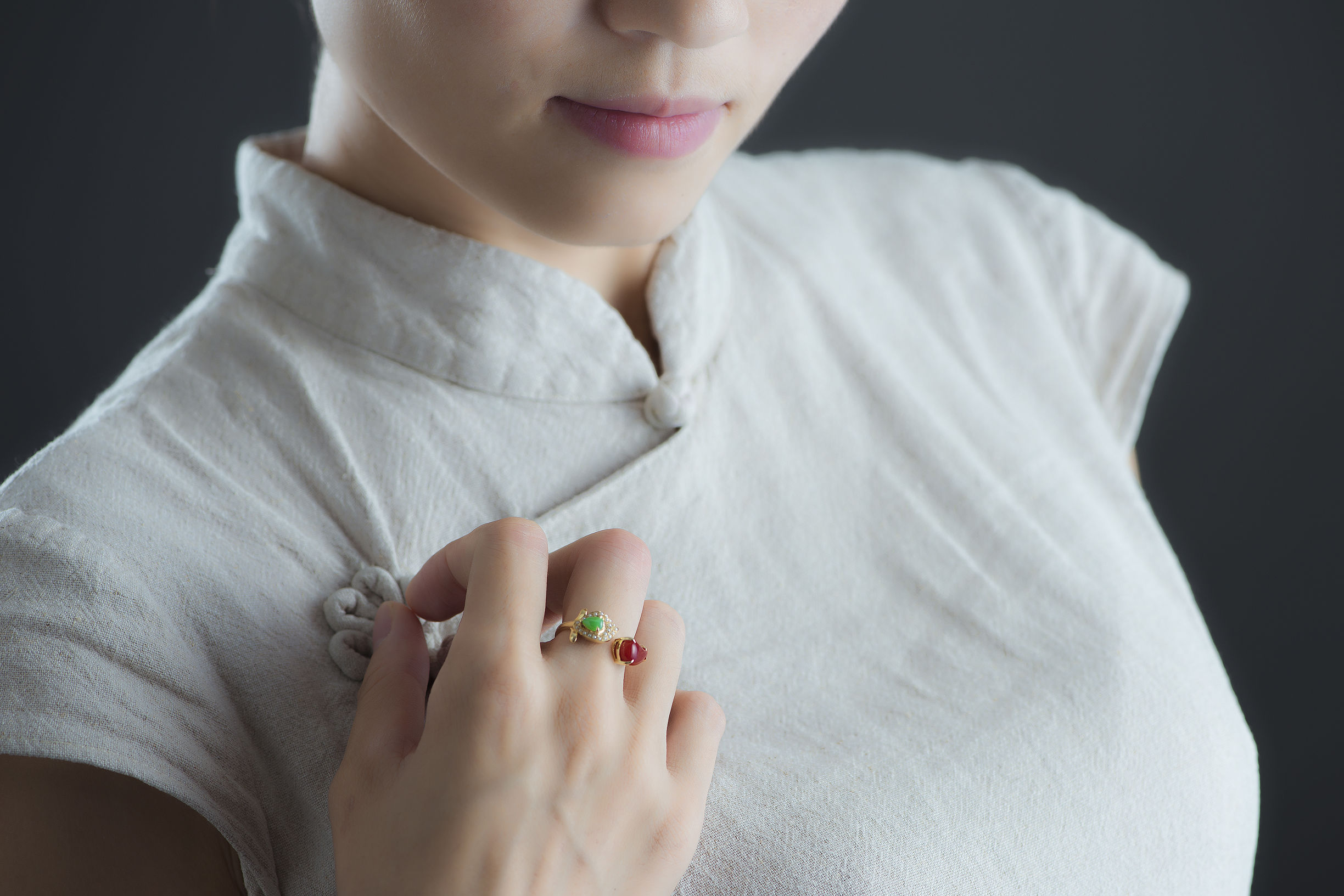 红珊瑚可以跟黄金手镯叠戴吗,蓝珊瑚适合什么人戴