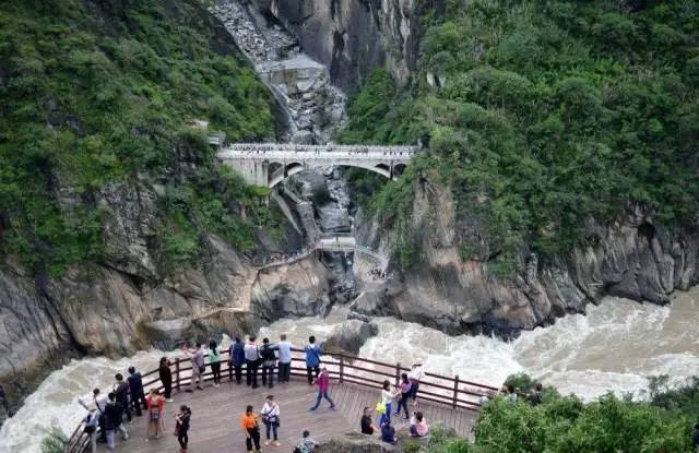 玉龙雪山下奢华民宿,丽江悦榕庄三卧