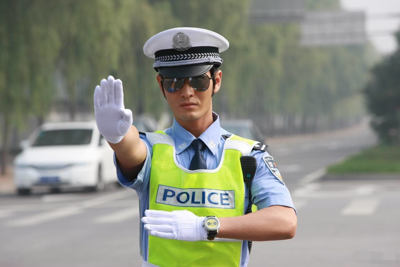 “绿灯行”也被扣3分罚200？交警是这样解释的