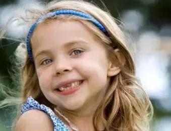 小孩牙齿被撞松动怎么办,小孩牙齿松动了怎么办