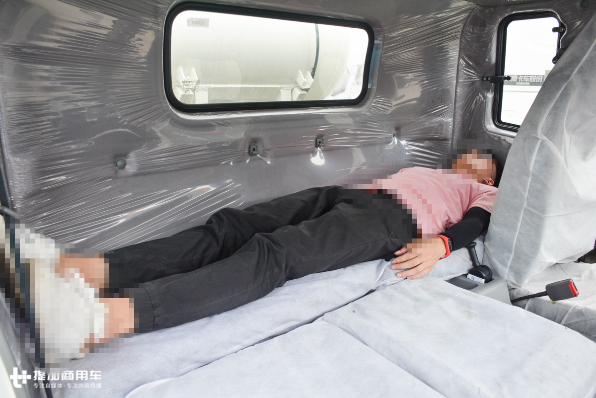 轻卡蓝牌搅拌车,商用混凝土搅拌车多少钱一台