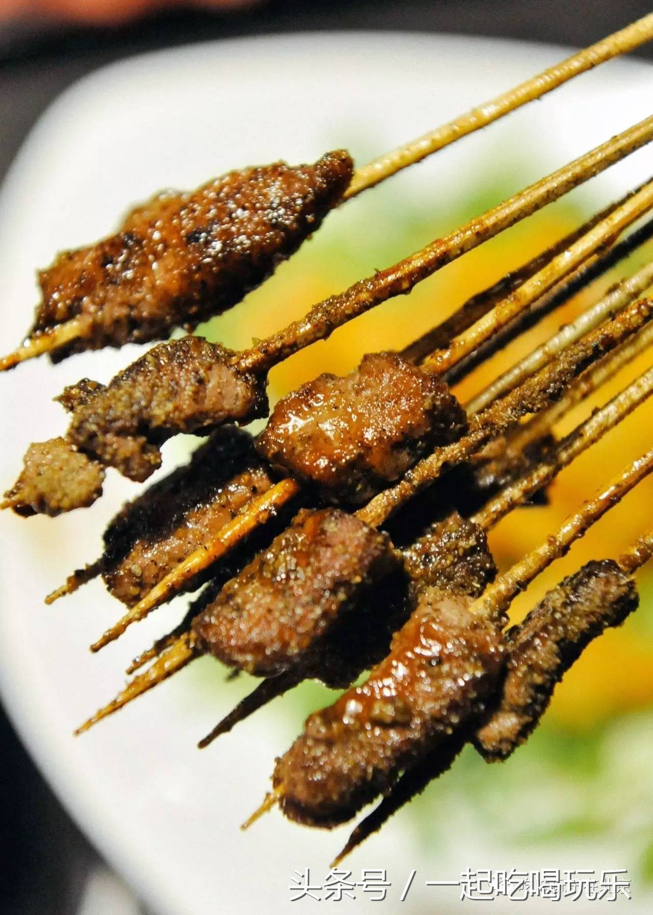 「北京」大胃王挑战!牛肉火锅无限续吃,留一个买单其他的全撑到