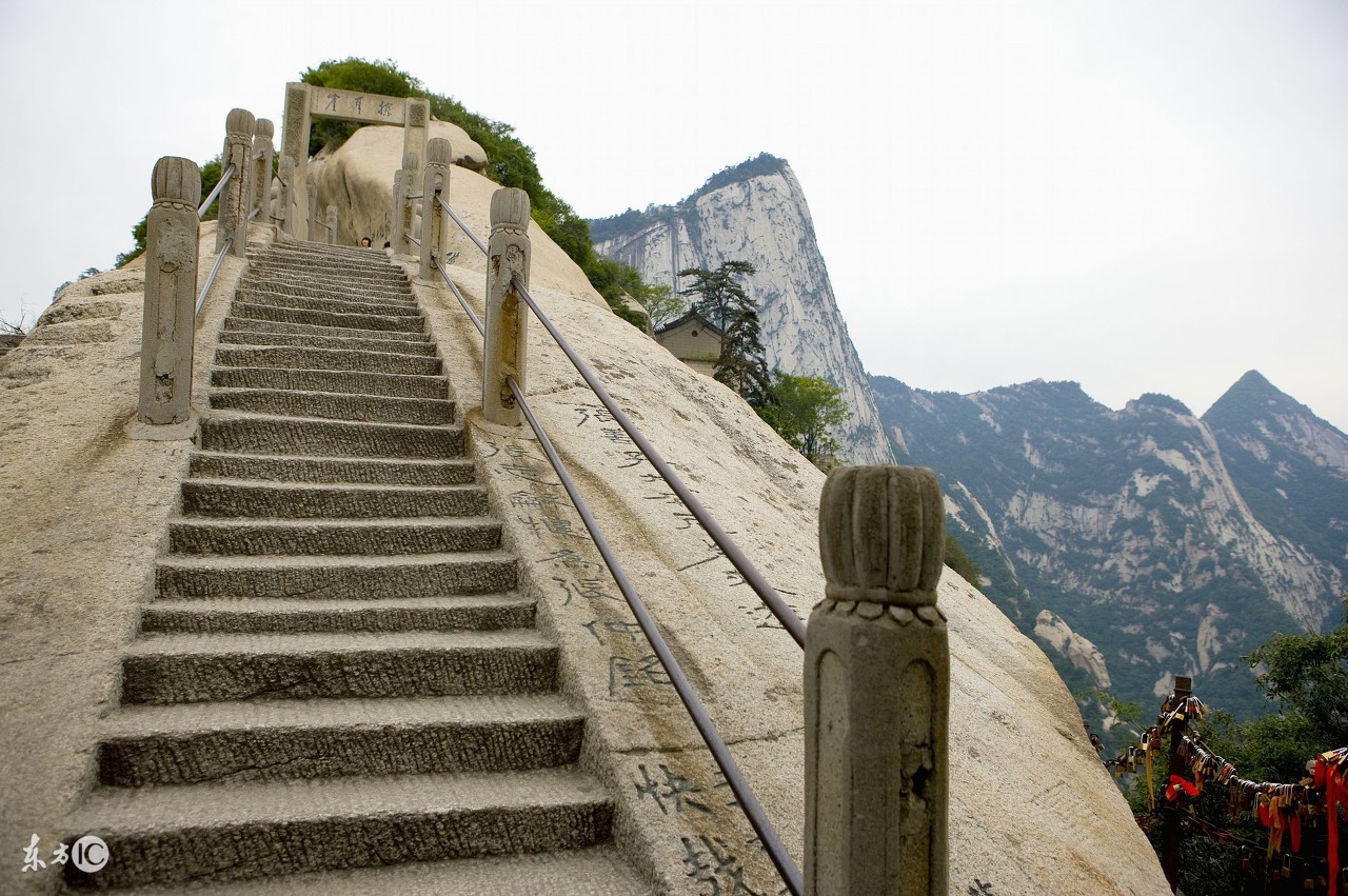 西岳华山旅游登山路线图,徒步爬西岳华山共多少台阶