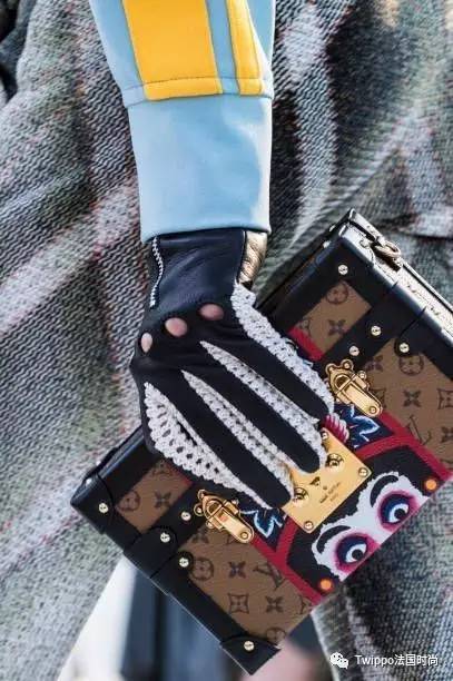 迷你小肩包,现在还流行小皮包包吗