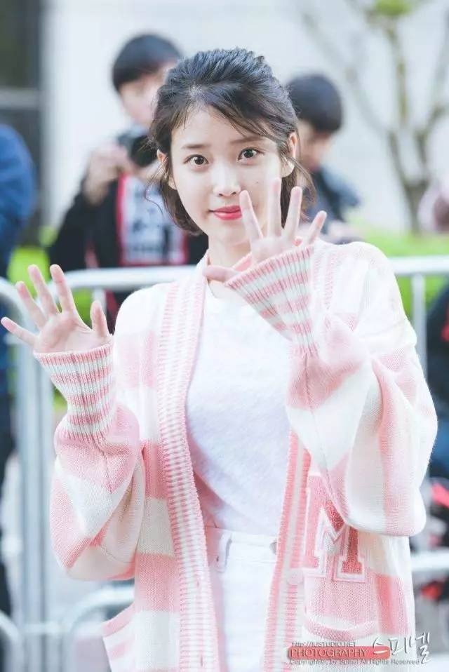 这个秋天是最时尚的单品 (今年秋天最流行的单品)