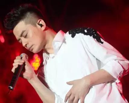 他用3000首词曲，熬守一个金山词霸的故事