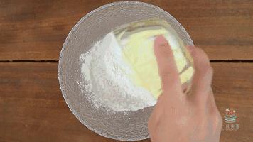 一只小小的糯米糍,一碗芒果糯米糍