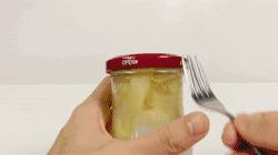 巧开罐头盖,快速开黄桃大罐头的方法