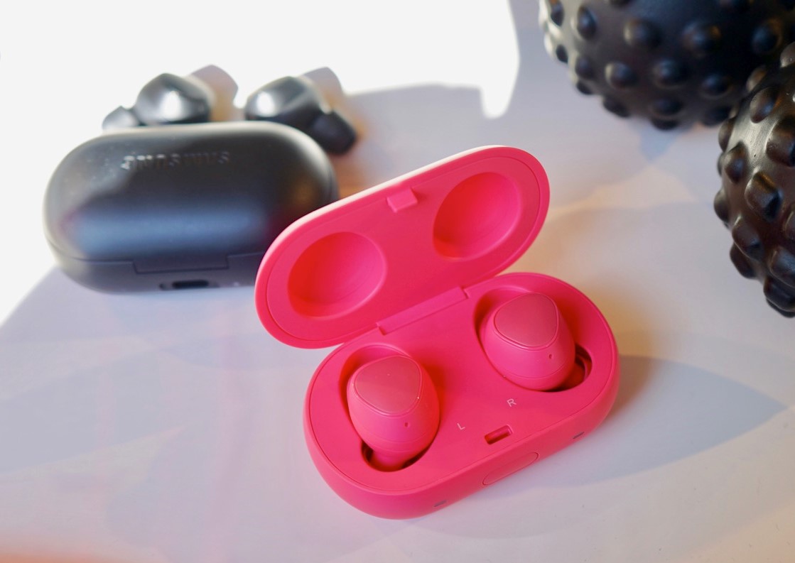 所有无线耳机的使用说明,盒装无线耳机如何使用