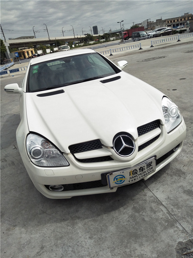 为情怀买单二十多万的小车值吗,最新款的奔驰slk