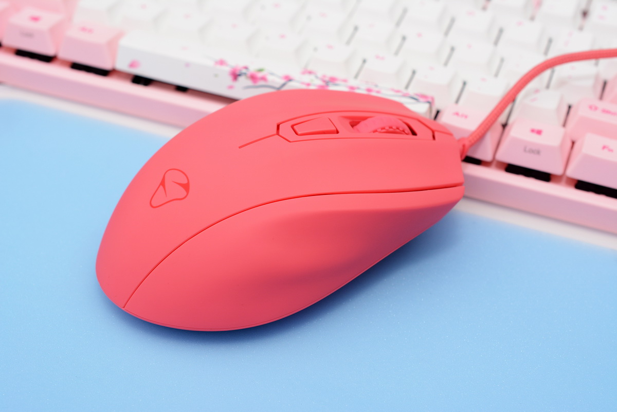 美的不像个游戏鼠标，麦傲尼克斯Castor霜糖红体验