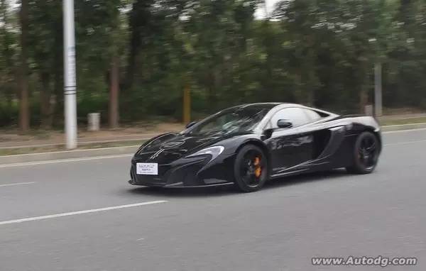 趁女神都去聚会黎Sir偷偷带网友去松山湖约跑!