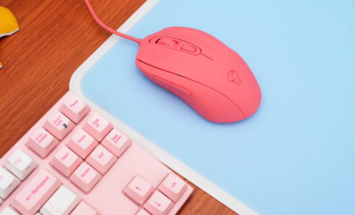 美的不像个游戏鼠标，麦傲尼克斯Castor霜糖红体验