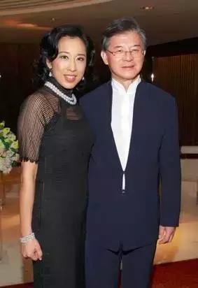 港姐70年:从豪门儿媳,到街边站台,背后是香港经济的大洗牌