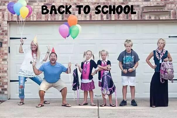 入园怎么让孩子不哭,幼儿园新生入园哭闹老师哄娃技巧