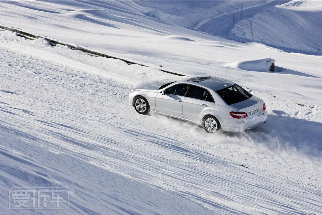 奔驰的四驱原理,奔驰的四驱越野