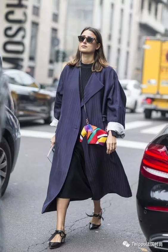 现在还流行挎肩包吗,现在流行手提包还是链条包