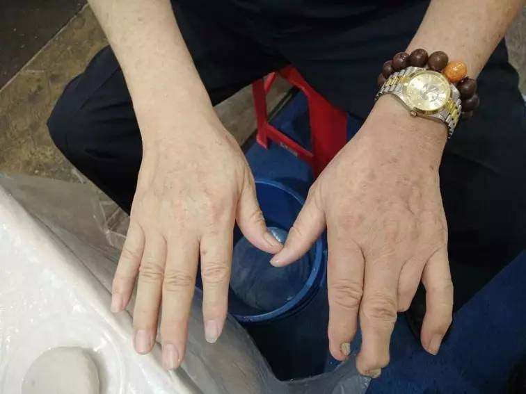 八旬老人东北亚博览会卖曾老爹金门一条根受到市民称赞