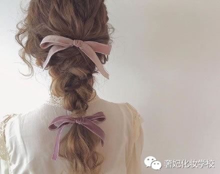 秋天适合戴帽子的编发教程中长发,适合秋天的新中式简单编发