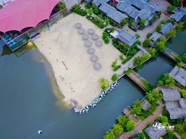 历史底蕴与现代繁华在此交融,历史与现代并存的城市