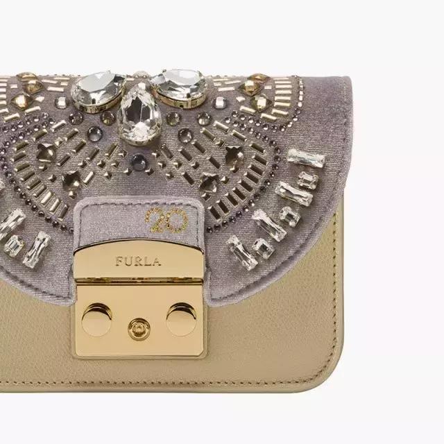 给男朋友买的包包推荐,如果老公给你2万你会买什么