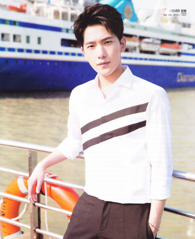 杨洋冬日暖男风造型穿搭,杨洋的运动装穿搭学院青春感十足