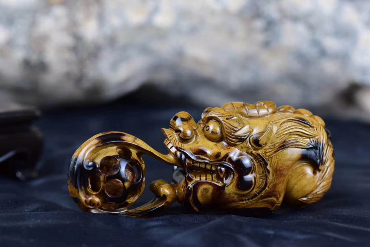 比起珠光宝气的华而不实，献身制成烟嘴的海柳可谓功德无量！