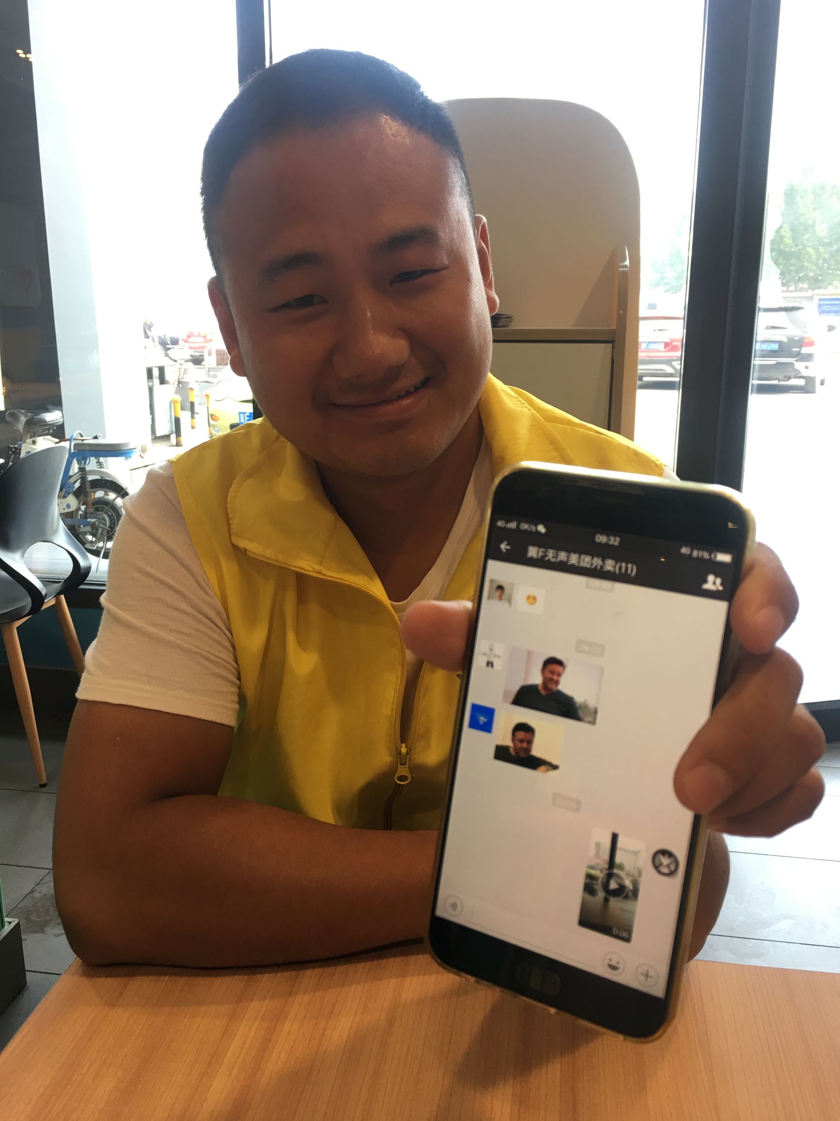 保定有群无声外卖员:眼观六路,每天工作13小时