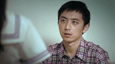 这是干啥?干嘛掏人家女生的下边,你好坏