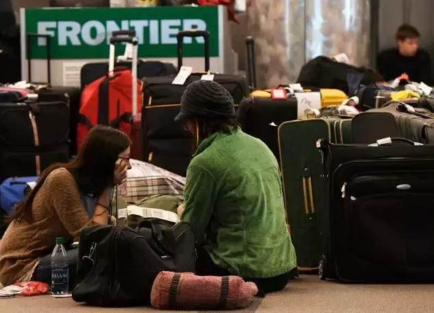 国内航空公司手提行李查得严吗,机场严查行李规定