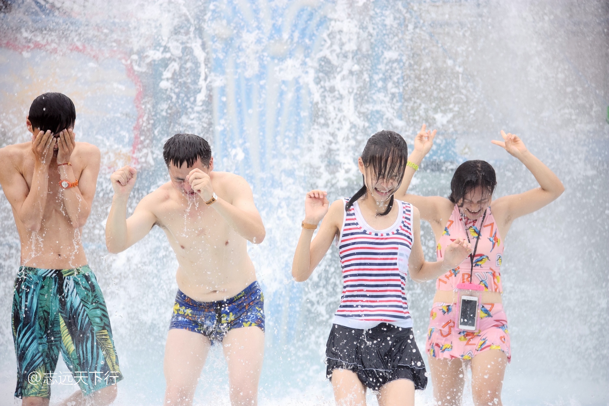 最美的女童海南,最美的小女生去游乐场玩