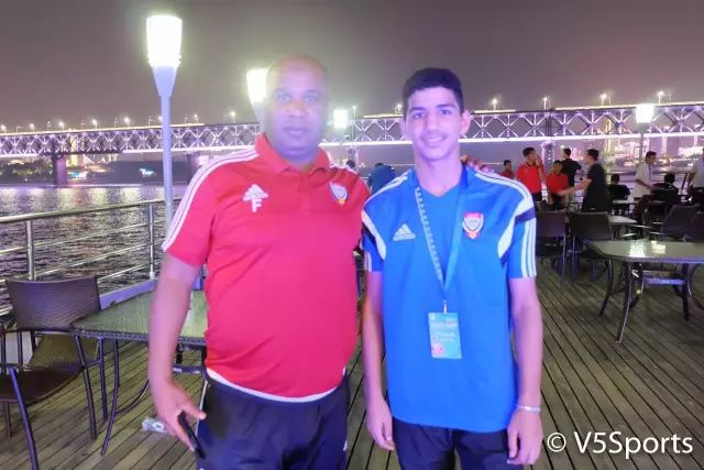 嗨翻天！亚洲足球小将夜游江城六国少年才华横溢