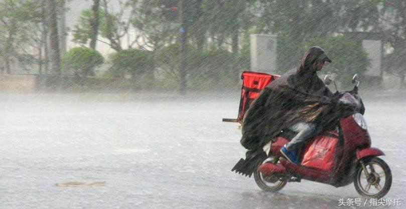 摩托车为什么在雨天易熄火,125摩托车一加油就熄火是怎么回事