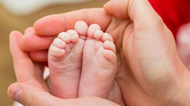 脚跟干裂不用怕，掌握这5个小方法，自己在家就能轻松预防