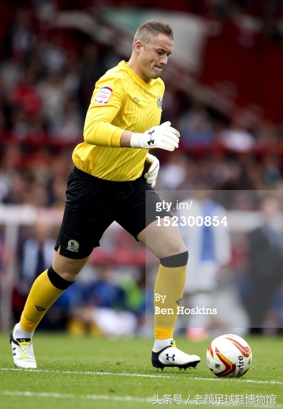 专业的足球鞋有哪几个品牌,曾经的足球鞋知名品牌有哪些